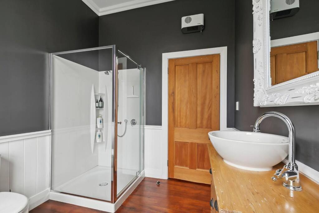 Historic Charm In Greytown - Cosy Kowhai Cottage Экстерьер фото