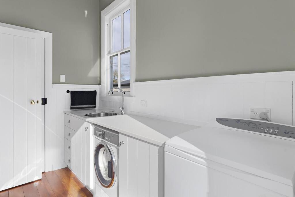 Historic Charm In Greytown - Cosy Kowhai Cottage Экстерьер фото