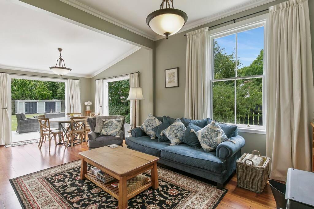 Historic Charm In Greytown - Cosy Kowhai Cottage Экстерьер фото